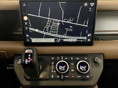 Used 2025 Land Rover Defender 110 V8 AWD/4WD image 27