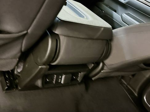 Used 2024 GMC Sierra 1500 Elevation image 28