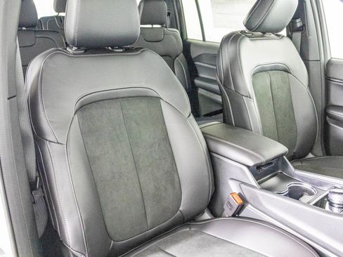 New 2025 Jeep Grand Cherokee L Altitude image 36