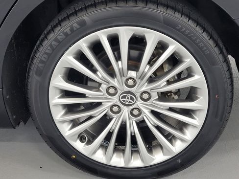 Used 2020 Toyota Avalon Limited image 11
