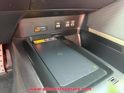 Used 2025 Toyota Camry SE FWD image 25