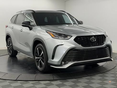 Used 2021 Toyota Highlander XSE AWD/4WD image 8