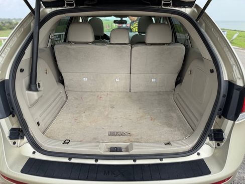 Used 2011 Lincoln MKX 2WD w/ 102A Rapid Spec Order Code image 16