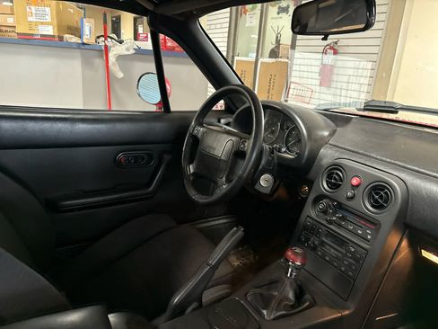 Used 1991 MAZDA MX-5 Miata RWD image 8