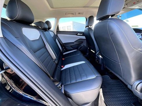 Used 2022 Volkswagen Taos SEL image 15