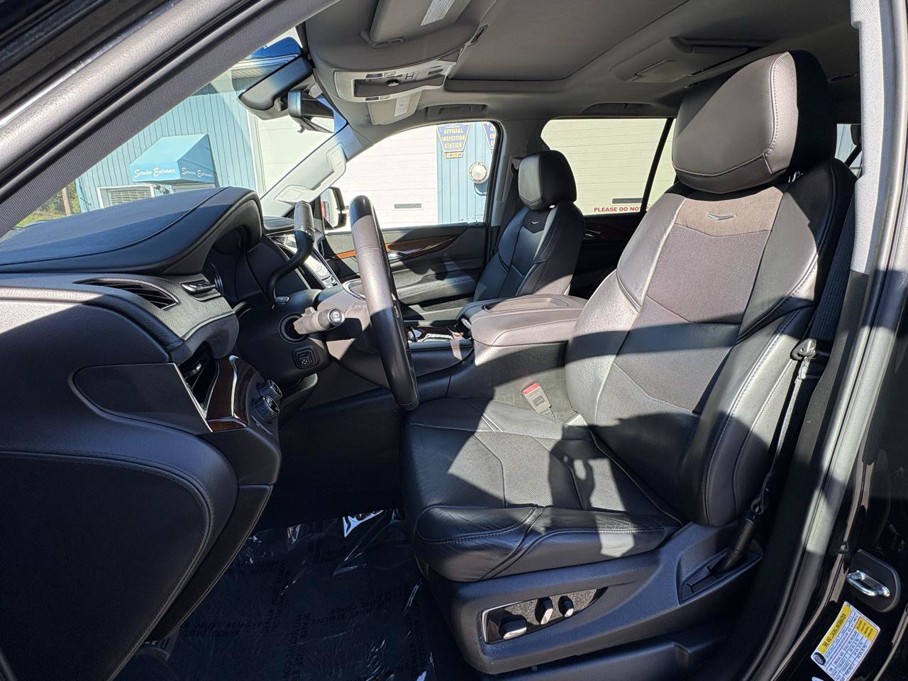 Used 2018 Cadillac Escalade ESV Luxury AWD/4WD image 12