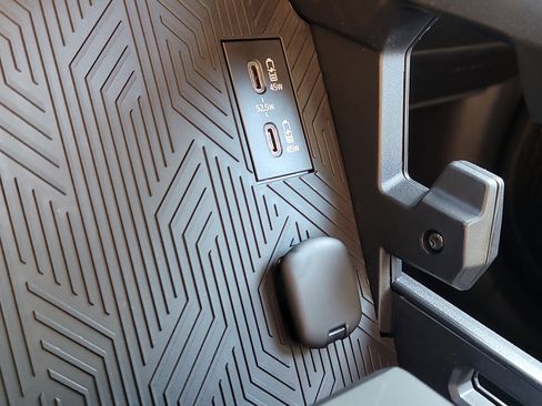 Certified 2025 Toyota Tacoma SR5 image 27