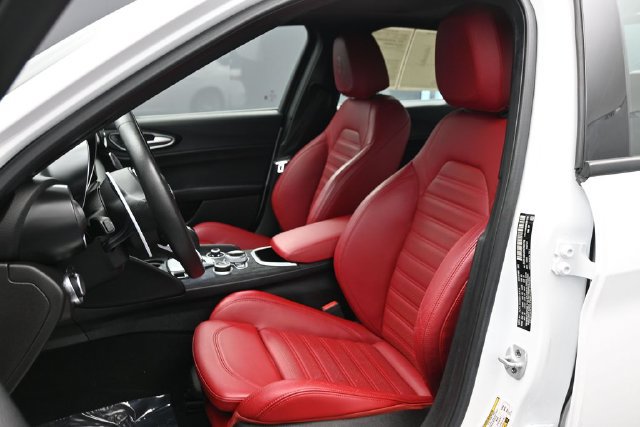 Used 2022 Alfa Romeo Giulia Sprint RWD image 5