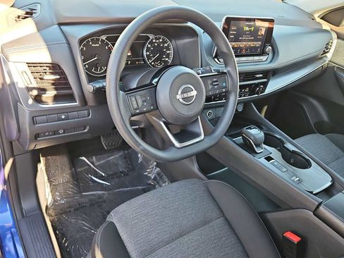 Used 2023 Nissan Rogue SV image 10