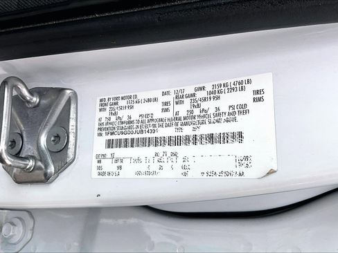 Used 2018 Ford Escape SE w/ SE Sport Appearance Package image 31