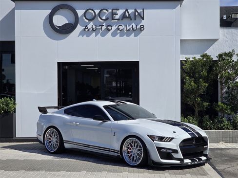 Used 2022 Ford Mustang Shelby GT500 w/ Carbon Fiber Track Pack image 2