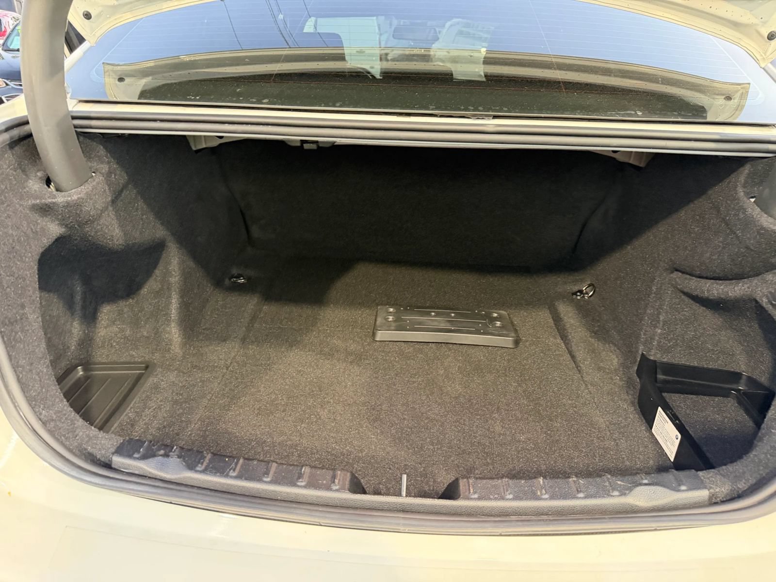 Used 2018 BMW 320i Sedan RWD image 24