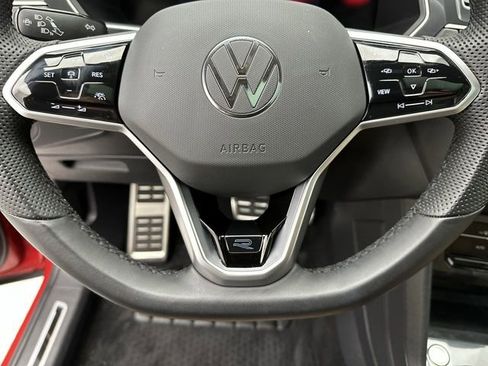 Used 2024 Volkswagen Tiguan SE R-Line image 16