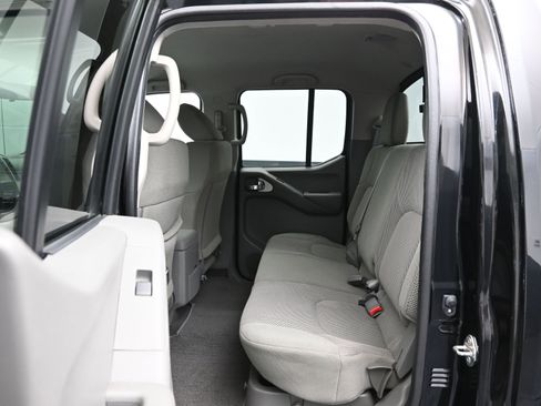 Used 2020 Nissan Frontier SV image 10