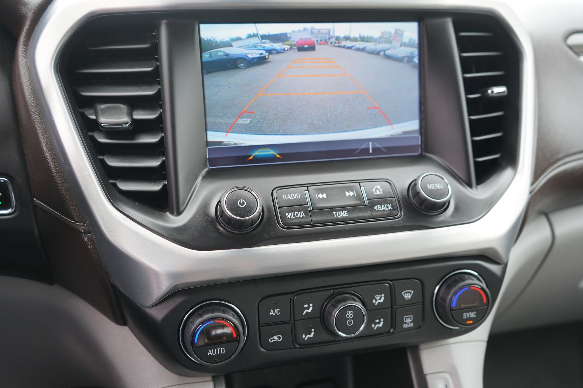 Used 2017 GMC Acadia SLT AWD/4WD image 18