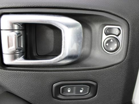 Used 2025 Jeep Wrangler Unlimited Sahara w/ Safety Group AWD/4WD image 14
