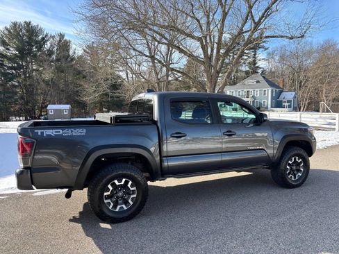 Used 2020 Toyota Tacoma TRD Off-Road w/ Technology Package image 13