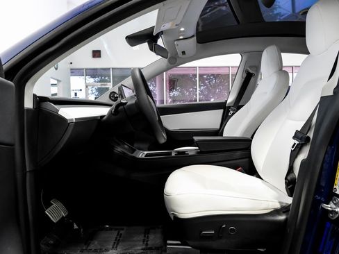 Used 2021 Tesla Model Y Performance image 4