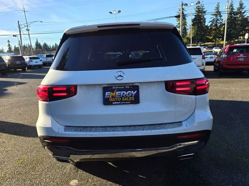 Used 2024 Mercedes-Benz GLB 250 4MATIC image 8
