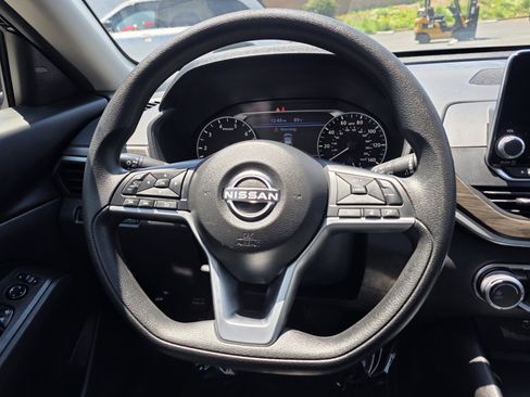 Used 2024 Nissan Altima 2.5 SV image 18