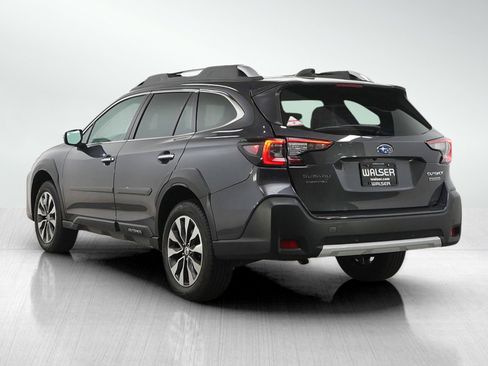 Used 2023 Subaru Outback Touring AWD/4WD image 3