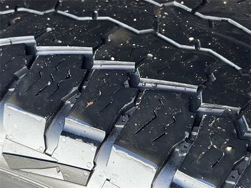 Used 2017 RAM 1500 Express image 8