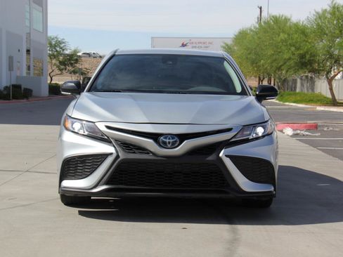 Used 2022 Toyota Camry SE FWD image 2