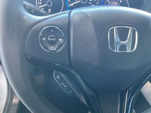 Used 2017 Honda HR-V LX image 9