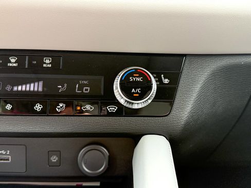 New 2025 Mitsubishi Outlander SEL image 34