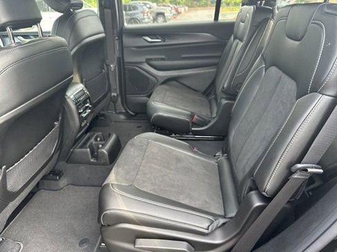 New 2025 Jeep Grand Cherokee L Altitude image 19