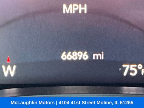 Used 2023 Chrysler Pacifica Limited AWD/4WD image 19
