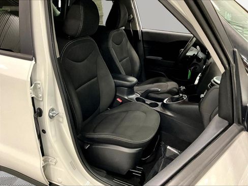 Used 2016 Kia Soul FWD image 28