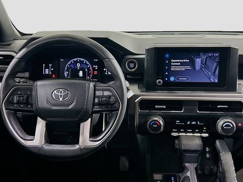 Used 2025 Toyota 4Runner SR5 AWD/4WD image 18
