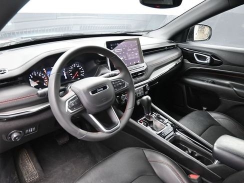 Used 2025 Jeep Compass Trailhawk AWD/4WD image 14