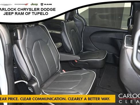 Used 2026 Chrysler Pacifica Limited FWD image 33
