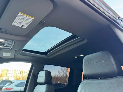 Used 2021 GMC Sierra 1500 Denali w/ Denali Ultimate Package image 12