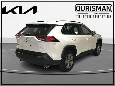 Used 2025 Toyota RAV4 XLE AWD/4WD image 4