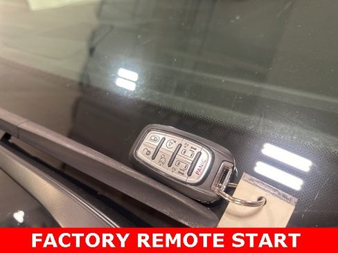 Used 2024 Chrysler Pacifica Touring-L image 36