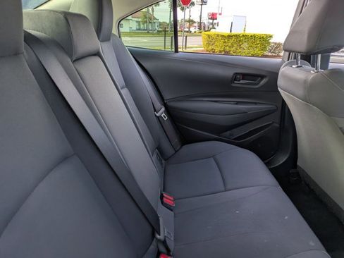 Used 2022 Toyota Corolla LE image 18