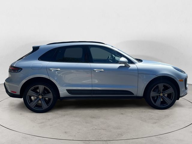 Used 2025 Porsche Macan AWD/4WD image 6