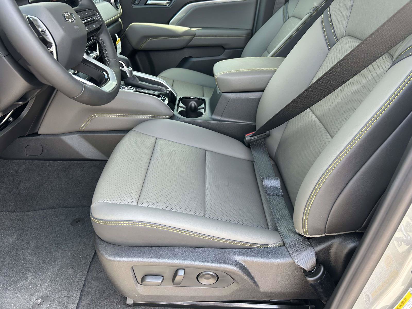 New 2026 Chevrolet Colorado ZR2 w/ Technology Package AWD/4WD image 18