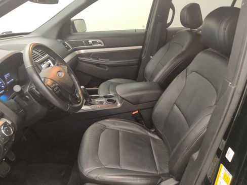 Used 2017 Ford Explorer XLT w/ Equipment Group 202A FWD image 17