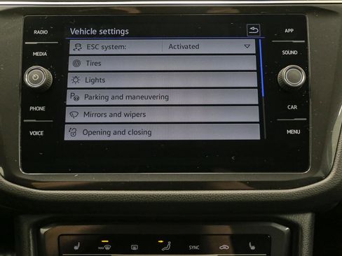 Used 2022 Volkswagen Tiguan SE image 31