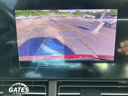 Used 2024 Chevrolet Trax RS w/ Sunroof Package FWD image 19