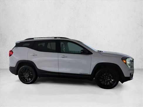 Used 2024 GMC Terrain SLT w/ Infotainment Package II AWD/4WD image 9