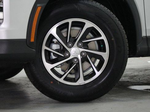 New 2026 Mitsubishi Eclipse Cross ES image 3