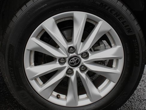 Used 2024 Toyota Corolla Cross LE image 11