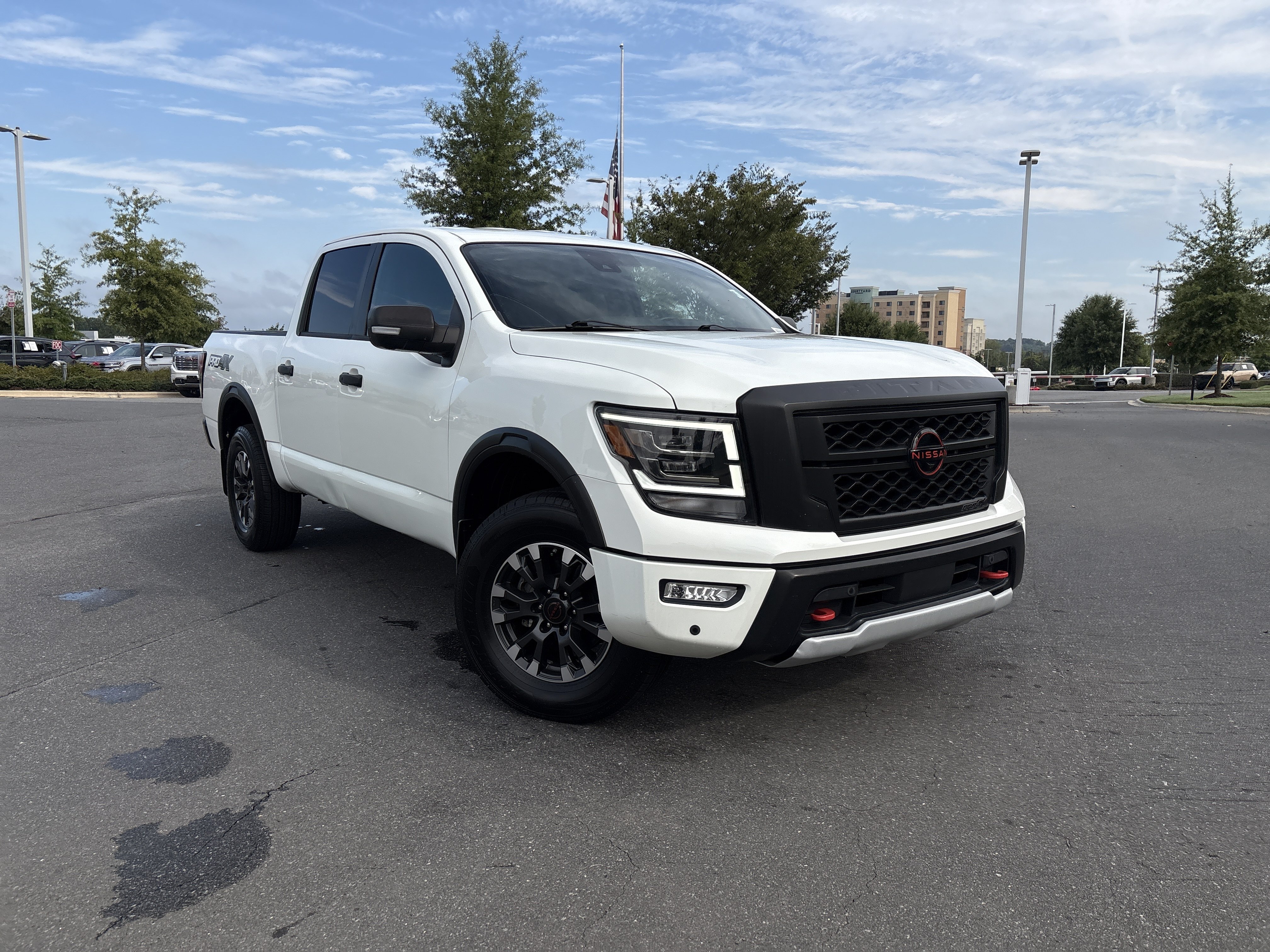 Used 2023 Nissan Titan PRO-4X w/ Pro-4x Convenience Package AWD/4WD image 2