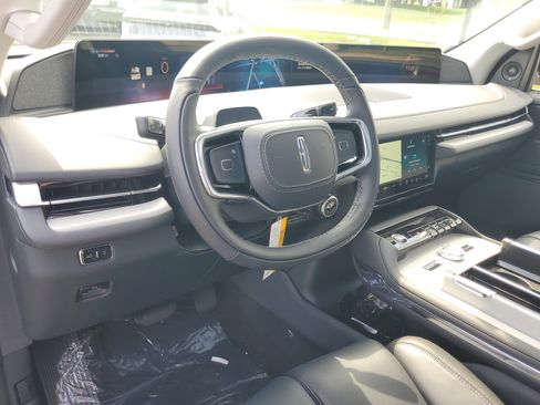 New 2027 Lincoln Navigator L Reserve AWD/4WD image 14