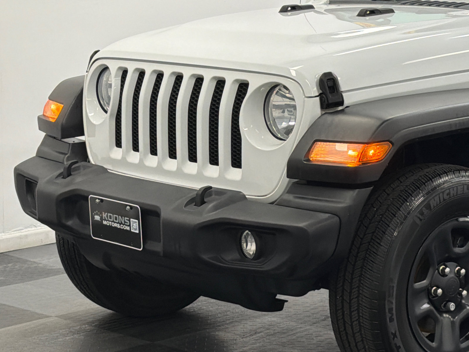 Used 2022 Jeep Wrangler Sport AWD/4WD image 2